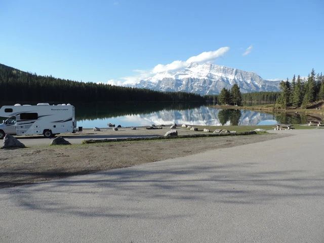 Caming am Two Jack Lake (Banff)